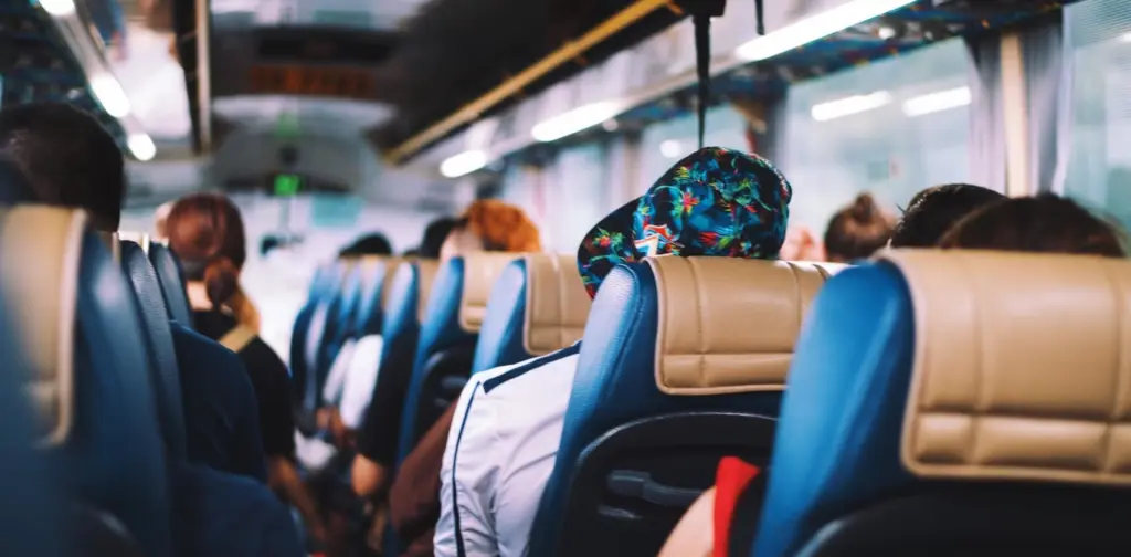 Laravel Vue EventBus vs Props